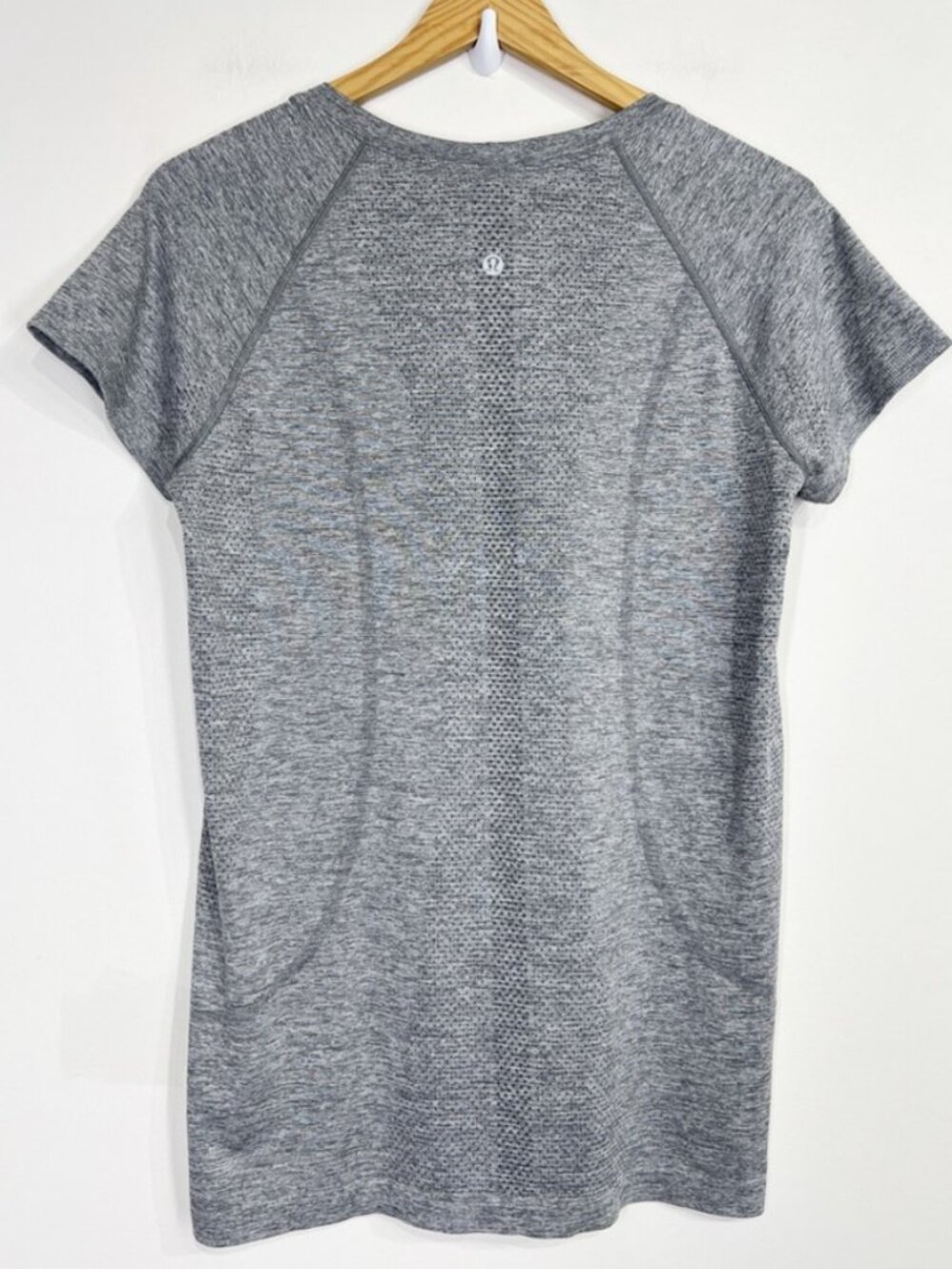 Lululemon Swiftly Tech Short Sleeve 2.0 Slate / White - Picture 2 of 8